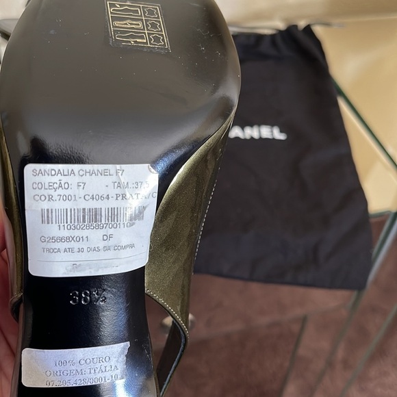 CHANEL HEELS NEW  38.5 PATENT LEATHER METALLIC OLIVE GREEN 🫒 CHANEL DUST BAG - Picture 12 of 17